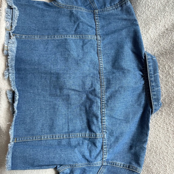 Crop Denim Trucker Jacket - Picture 3 of 6